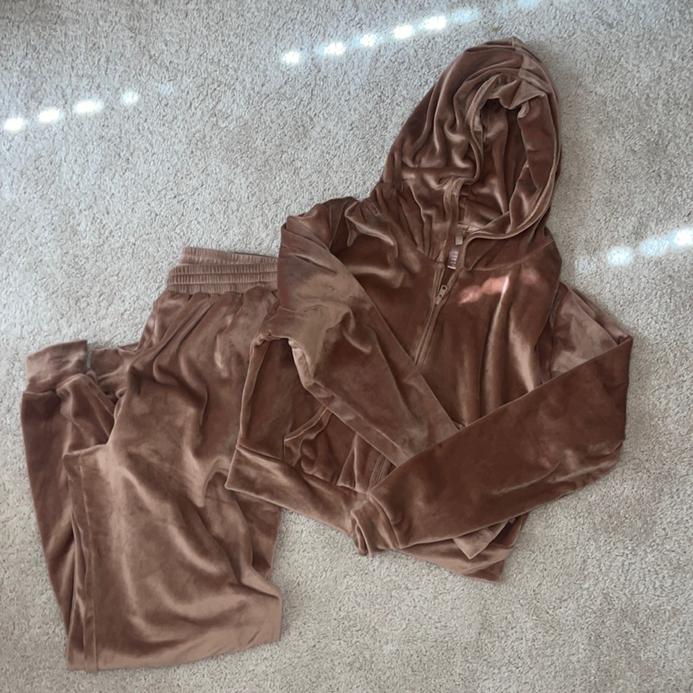 SKIMS velour set Sienna (L top) (M bottom)